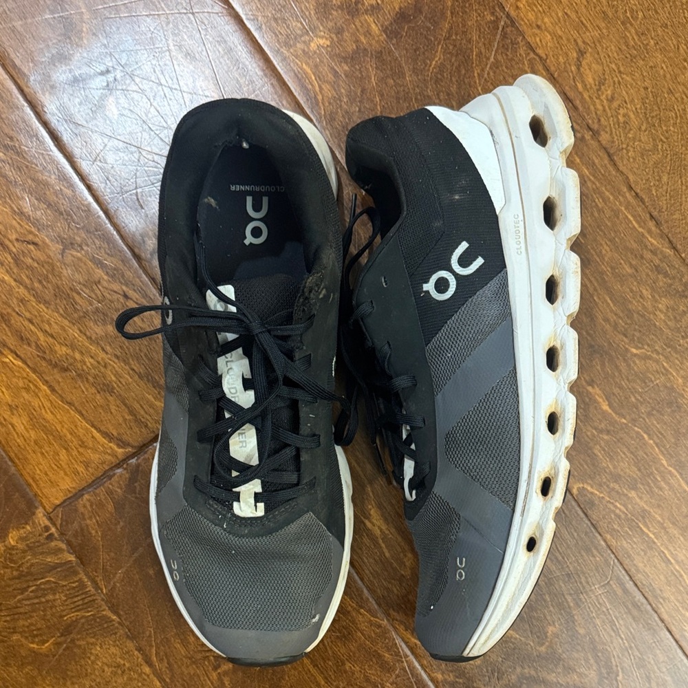 On Running Men's Black and White Athletic Shoes Size 9.5